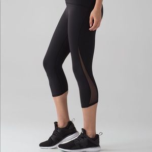 Lululemon Size 6 Black Train Times